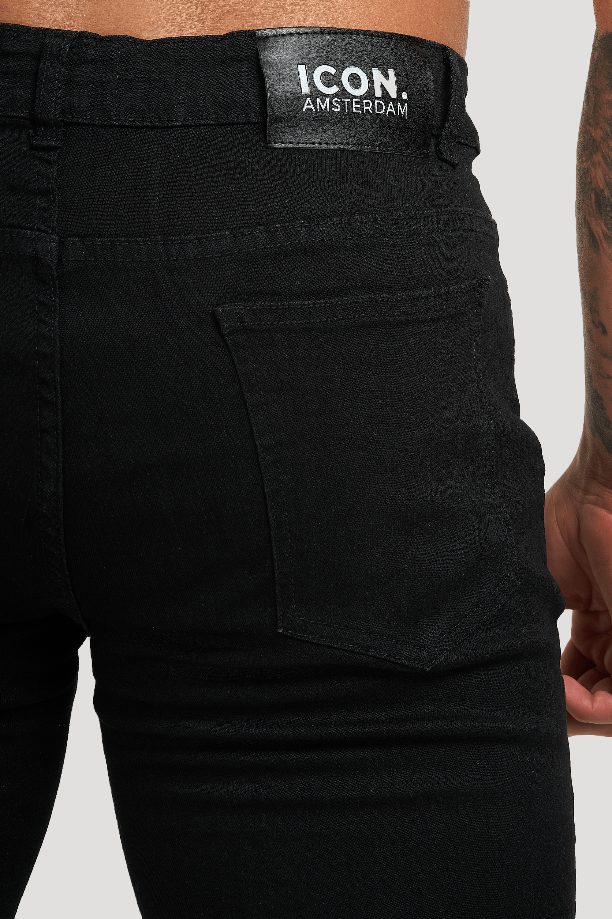 THE LORENZO SHORTS - BLACK